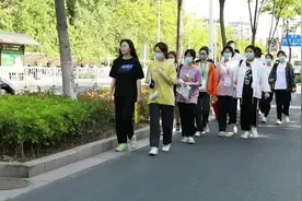 特别喜欢这首歌的一句歌词：“此心此身无憾，生命的火已点燃。”视频封面