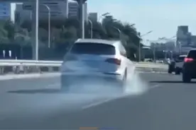 SUV行驶途中车轮脱落，车主淡定继续驾驶#交通安全视频封面