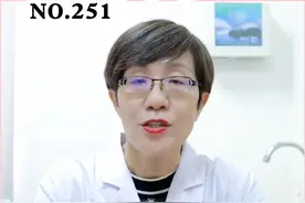 手上长密密麻麻的丘疹，还会传染的越来越多，应该怎么办呢？#扁平疣#皮肤 #医学科普 视频封面