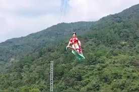 #空中飞人 #带你看风景 #吊威亚 #玩的就是心跳 石燕湖威亚视频封面