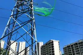 激光炮发射处理高压线路异物，那叫一个字“爽”！#无人机航拍视频封面