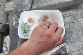 还可以爽口是爽口，就是有点费牙齿。 #香港釘板工人午餐视频封面