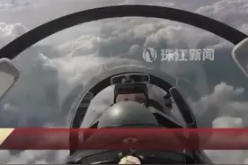 近日 歼16飞行员英文喊话驱离外国军机视频封面