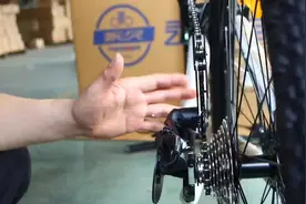 运输过程造成挤压后拨变形调节方法#山地车 #自行车视频封面