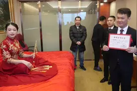 新娘子颁发给新郎“荣誉证书”这是最好的见证！#兴国婚庆公司视频封面