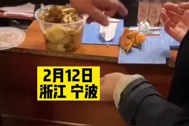 一份蟹炒年糕竟卖201元，顾客怀疑严重缺斤短两，商家竟然说是因为螃蟹烧完壳就变小了！？！#螃蟹 #缺斤短两视频封面