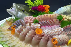 #刺身美食 #刺身摆盘造型 象拔蚌章红鱼刺身制作摆盘过程视频封面