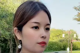 #小丽同学 #街头采访  你赚一万元需要多久？视频封面