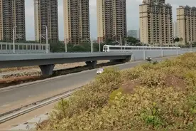 南昌地铁四号线高架段试运行现场，噪音还是比较大#地铁 #江西南昌 #城市建设 视频封面