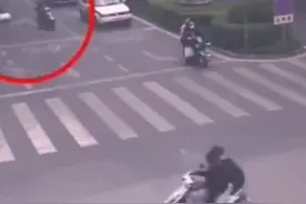 4月8日，云南曲靖一男童驾驶玩具“豪车”上路行驶，旁边一40岁左右的男子骑着电动车对其进行口头指挥。视频封面