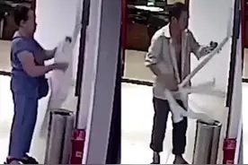 9012年了，没有想到公厕厕纸失踪是这个原因……一首《空空如也》送给在座的各位🙉#素质 #社会视频封面