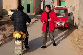 今天太幸运了，出门捡了一袋土豆@DOU+小助手 #搞笑视频封面
