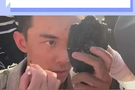 #吴磊 拍戏意外炸伤脸部和眼睛，坚持拍戏后才赶去医院，医生从他脸上挑出20块火药渣子……视频封面