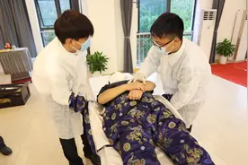 穿衣的一点小技巧#入殓师 #殡仪培训 #杭州白事一条龙
