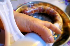 怎样蒸煮香肠不破，注意这几点，你做的香肠也不会破的#自制美食视频封面