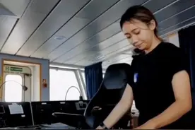 兄弟们别着急，我相信咱们的船上以后全都会陪女海员的！这条带DP船上女三副开船真的很帅#船员 #海员 #国际海员 视频封面