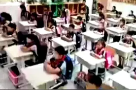 小学生每周调换座位，一步一动  循环轮换  公平公正。网友：建议大力推广！#学生时代 #上学时代的我们 #可爱的学生 #抖音小助手 视频封面