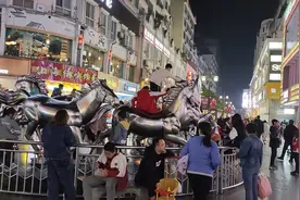 河池市地名源自名不见经传的河池镇，改区金城江后金城江的汽车站视频封面