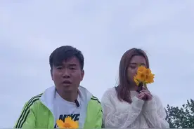 教你一个人旅行，漂亮花海怎么拍？#手机摄影#摄影教学#拍摄技巧#旅拍#花海#菊花爆满山#菊花#拍出电影感#人物拍摄技巧#身边的风景#情绪短片@DOU+小助手视频封面