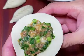 很多友友说捏柳叶饺不会收尾，来个慢动作教程，不会的收藏起来，多试几次就会了#包饺子柳叶饺#包饺子手法教程视频封面