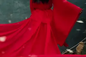 不断的跌倒，才有不变的顽强与收获，不变的风雨，才有不断的历练与懂得。 #倩女幽魂#聂小倩#十里平湖霜满天#红衣小姐姐视频封面