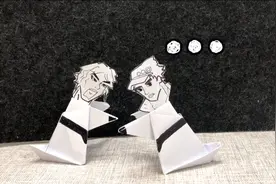 作为一名JO厨麻麻，给自己的宝宝折了两只小纸人，简单又好玩～#手工 #jojo梗