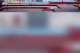 单杠间最远后空翻，倒立拉动汽车，单腿后空翻…今年的#吉尼斯世界纪录日 依旧技能超群，真的高手在民间啊！视频封面