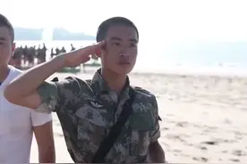 驻浙战士2分钟勇救一家4条人命，谢谢你！英雄！#温暖一瞬 #战士（供稿：金华台）视频封面