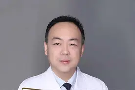  起床太快有哪些危害  #健康科普 #医学科普 @神经外科贾建文医生 @神经科钟医生 视频封面