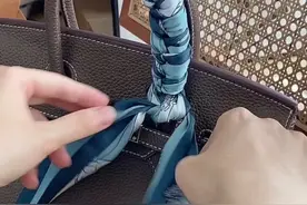 学会这几种丝巾系包包方法，出门每天背新包#抖音520宠爱季 #丝巾系法大全 #丝巾新花样#发带 #丝巾系包视频封面