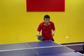 直拍挤球，把下旋球搓成上旋球详细教学解析#乒乓球教学 #乒乓球视频封面