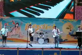 《墙上的向日葵》嗨到爆！队友太激动！鼓棒飞出去都那么帅视频封面
