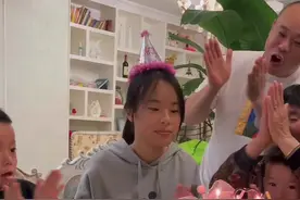 17岁是最后一个未成年，意味着任性的日子，只剩下一年，你要成熟稳重，要做一个有理想的人…..祝我的女孩生日快乐🎂#生日快乐 #一起长大的幸福 #双胞胎 #幸福一家人视频封面