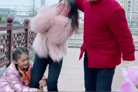 相亲遇到前夫跟女儿，说好以后老死不相往来的，结果又栽在他手里了，见面前他还担心我会对他女儿不好，这下可以放心了#尴尬视频封面