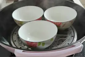 这视频分享给喜欢吃水煮荷包蛋，又不会煮荷包蛋的朋友，用一分钟就学会了，零失败，不散花，无白沬，又圆又嫩的荷包蛋只需八分钟就做好😊＃水煮荷包蛋视频封面