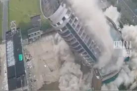 再见！东渡大厦！8月30日，张家港曾经的地标，#东渡大厦成功爆破拆除。谢幕，是一个新的开始！视频封面
