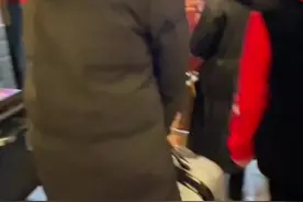 #李芳洋洋团圆纪实 44｜让爱回家❤️李芳和洋洋在武汉相认，素不相识的热心大伯赶过来见洋洋送上一个祝贺红包🧧 #抖音寻人 #李芳寻找儿子洋洋24年终团圆视频封面