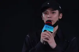 #侯明昊 和#吴磊 现场“互相表白”🤣#盛夏未来  7月30号正式上映视频封面
