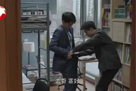 以为穿上西服就能装大人了😂磊儿你塞了什么在你表哥裤子里😅#东方卫视小欢喜 #周奇 #刘家祎视频封面