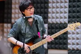 张亚东对音乐有多严格？在线“发飙”改伴奏，一切都是为了让舞台有更好的呈现#草莓星球来的人 视频封面