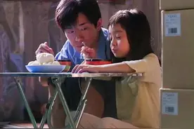 小演员拍戏能有多认真？@哈琳Helen 妹妹拍吃包子戏太实在，快到#文牧野 导演求饶：你慢点吃...#奇迹笨小孩 视频封面