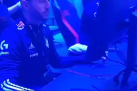 赛前传统不能丢啊😏#g2 #csgo #major #电竞选手的日常 #赛前热身 视频封面