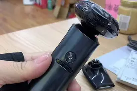 超人新款剃须刀怎样更换刀头部分，自己拍的教程！视频封面