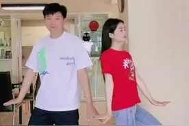 经不经典我不管，开心父女斗🐔这一款#抖音热门 #父女搞笑日常 #舞台无处不在 @抖音短视频视频封面
