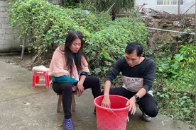 嫁广西四个年头，老公今天亲自烧水帮我洗头，感觉超幸福了视频封面