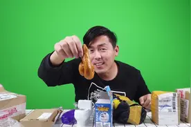 开箱几款奇葩愚人节整蛊小玩具，臭屁包厉害了，简直就是毒气弹 #愚人节  #整蛊视频封面