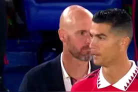 第67分钟！C罗替补出场，曼联球迷唱起了Viva Ronaldo❤️，真正的红魔球迷从不会黑他🙏#曼联1比0莱斯特城 #球迷 #唱起c罗之歌 #足球该有的样子视频封面
