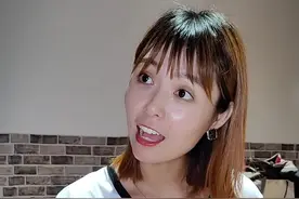 #陕西方言 还是我哥机智，蹲着吃面油确实溅不到上身了… #搞笑视频#反转 #凤翔小吃来西安了 视频封面