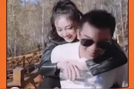 #郑恺背苗苗走楼梯 哪有什么大直男，爱会让人变得细腻和浪漫#郑恺 #苗苗视频封面
