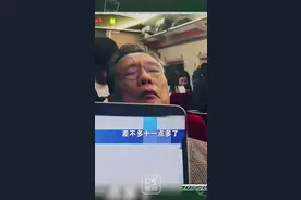 开学第一课上，钟南山爷爷讲述抗击新冠疫情：情愿按下经济上的暂停键，也要保住大家的健康，首先，命最重要。视频封面